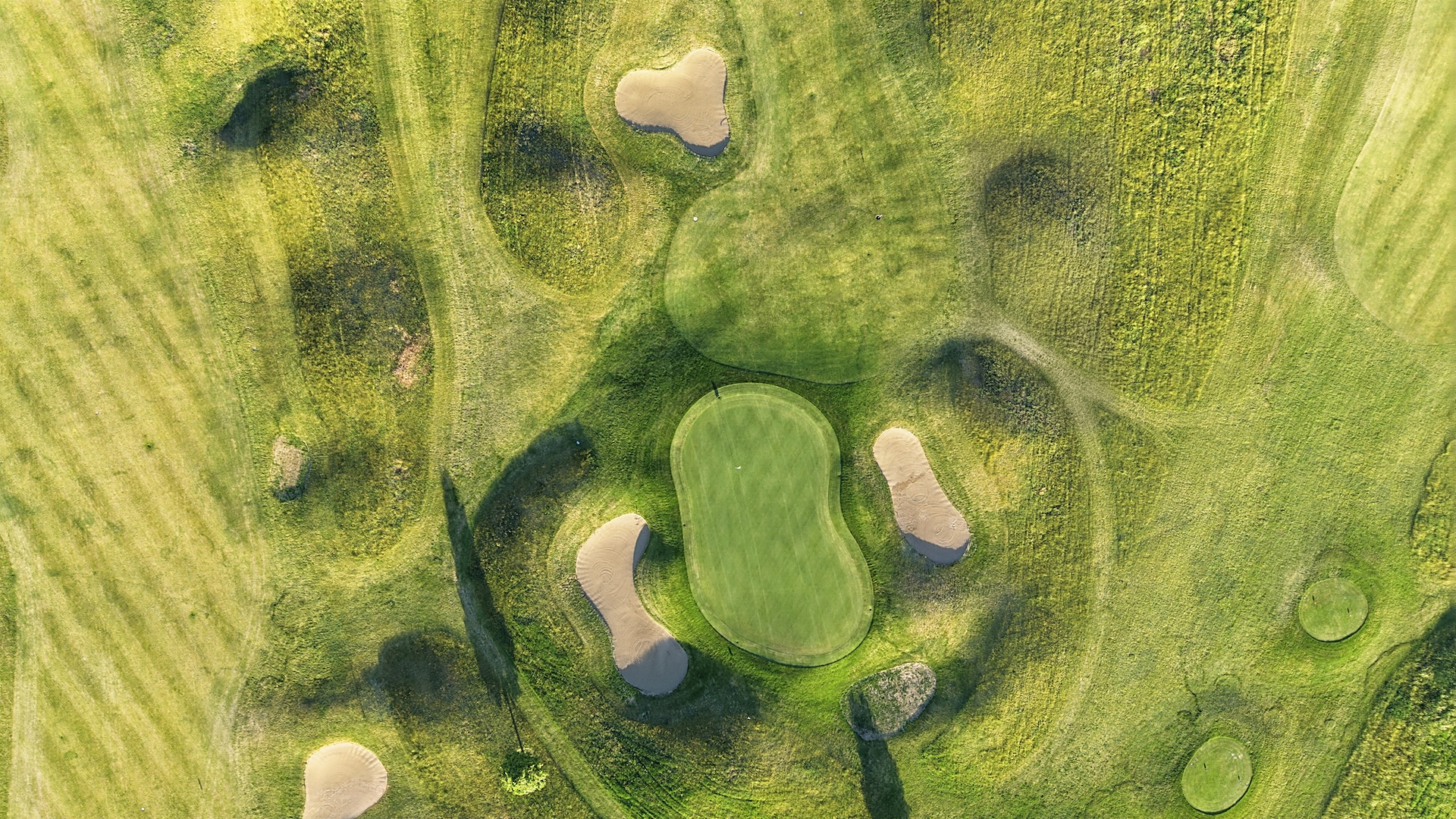 GRAFOBAL GROUP GOLF RESORT, green a bunkre zhora